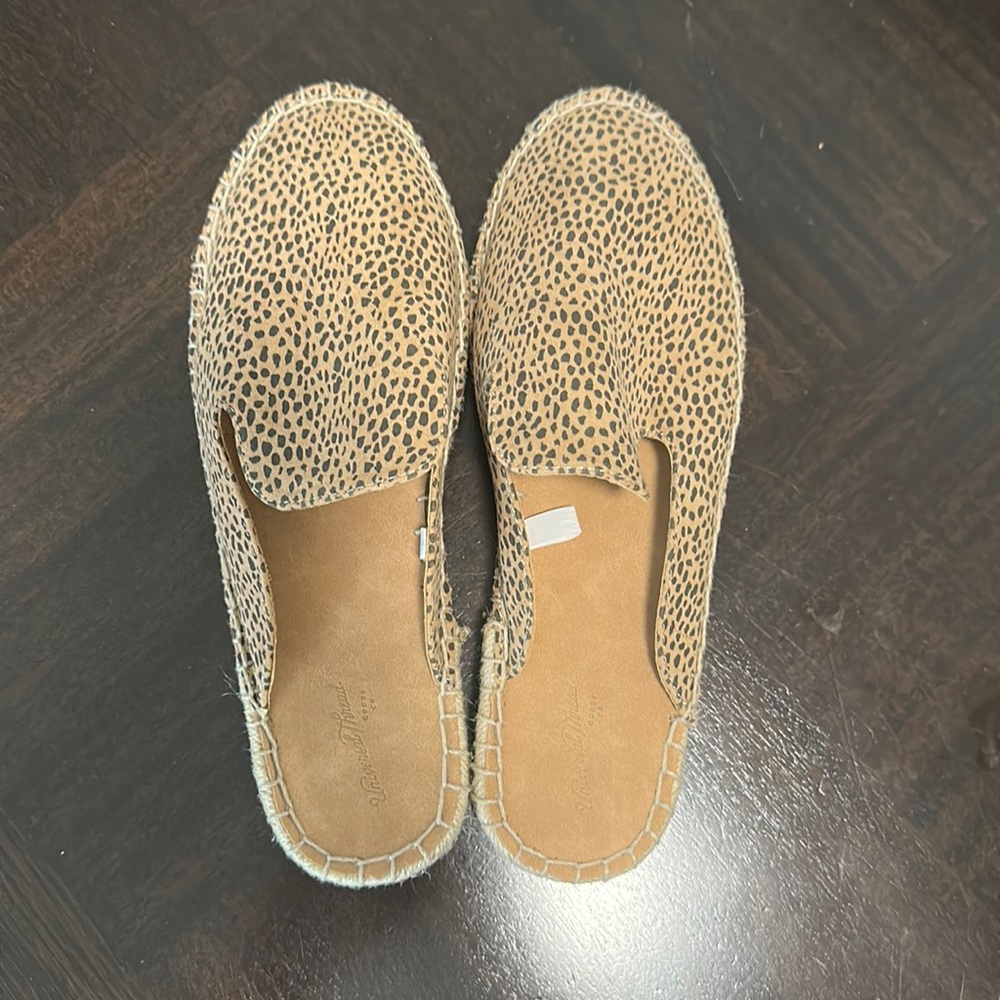Brand new without tag comfy slip ons! Universal thread size 7.5